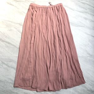 Uniqlo Skirts - Uniqlo High Waist Chiffon Pleated Skirt Medium Uniqlo Skirts - Uniqlo High Waist Chiffon Pleated Skirt Medium